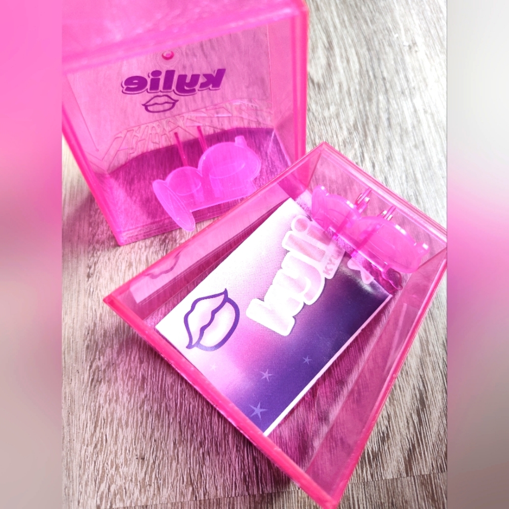 3/$10🆕Bratz Mini Collectible Box/2 Half Stands & Checklist